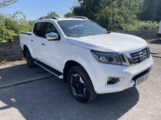 Nissan Navara Double Cab Pick Up Tekna 2.3dCi 190 TT 4WD Pick Up Diesel White